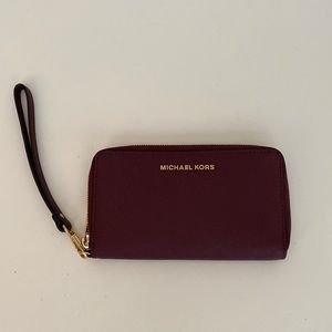 Michael Kors clutch wallet in maroon